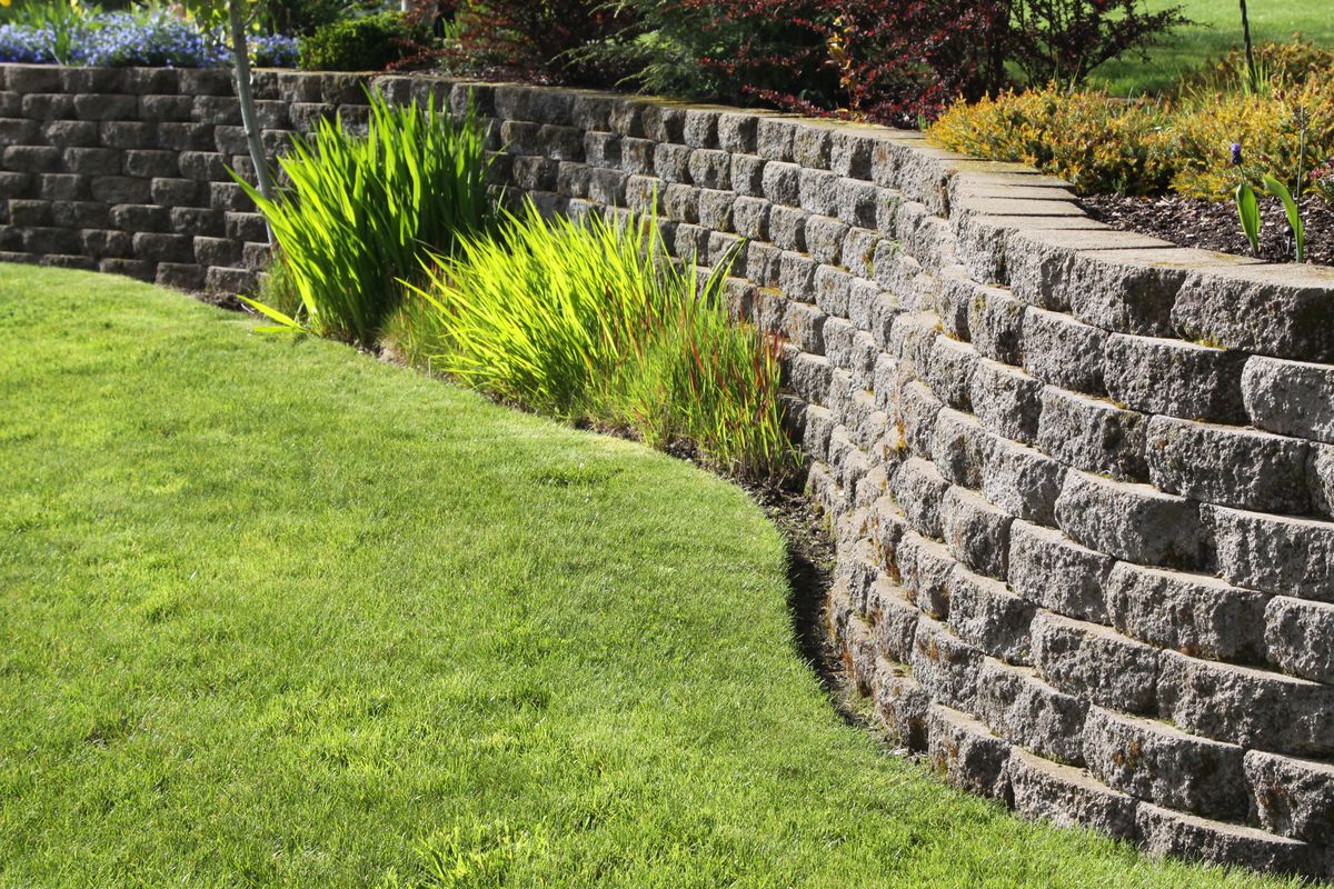 What is the Difference Between Hardscaping and Softscaping?